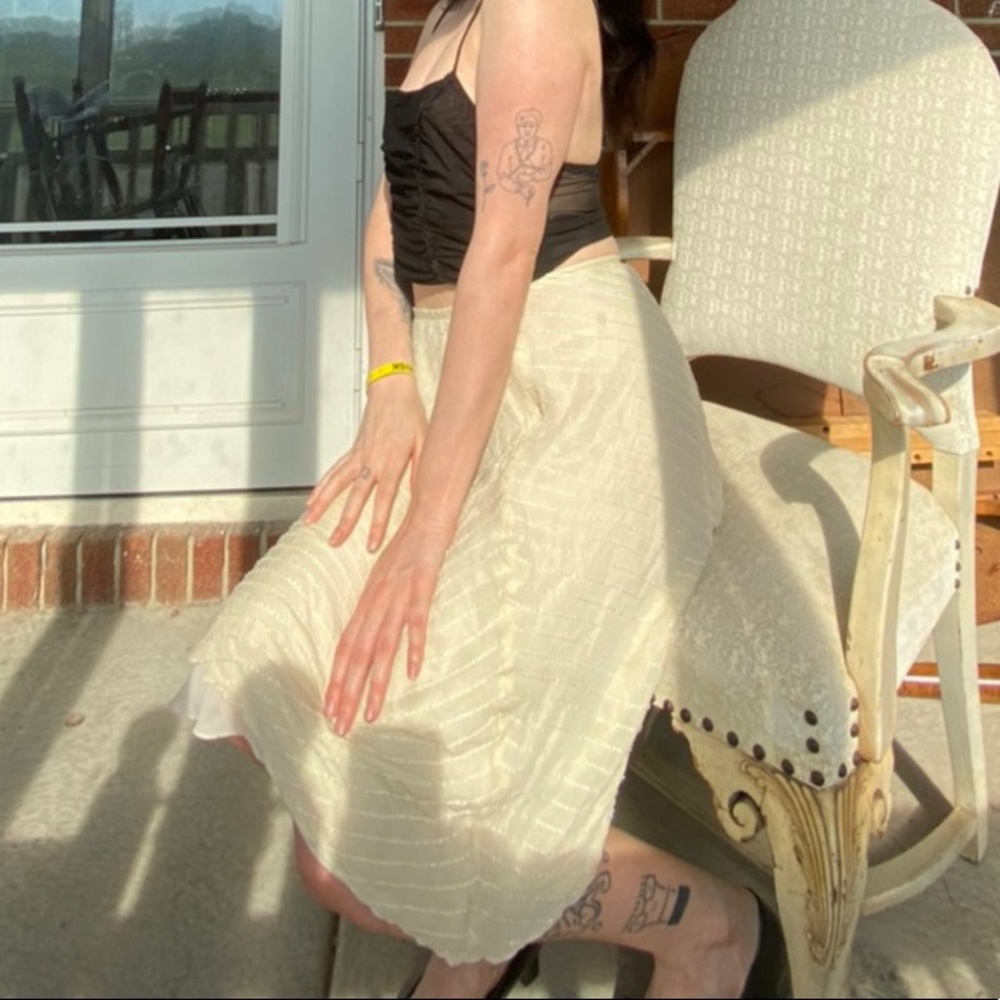 Vintage dainty pearl midi skirt🤍 - Picture 3 of 4